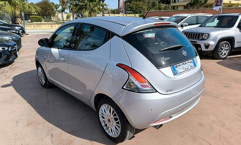 Lancia Ypsilon 1.3 M...