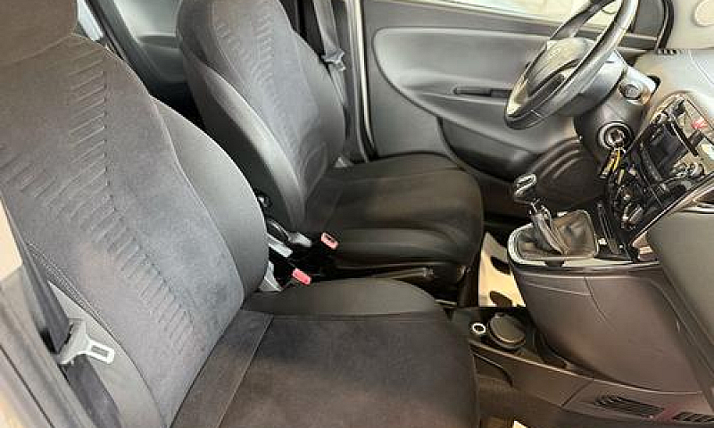 Lancia Ypsilon 1.3 M...