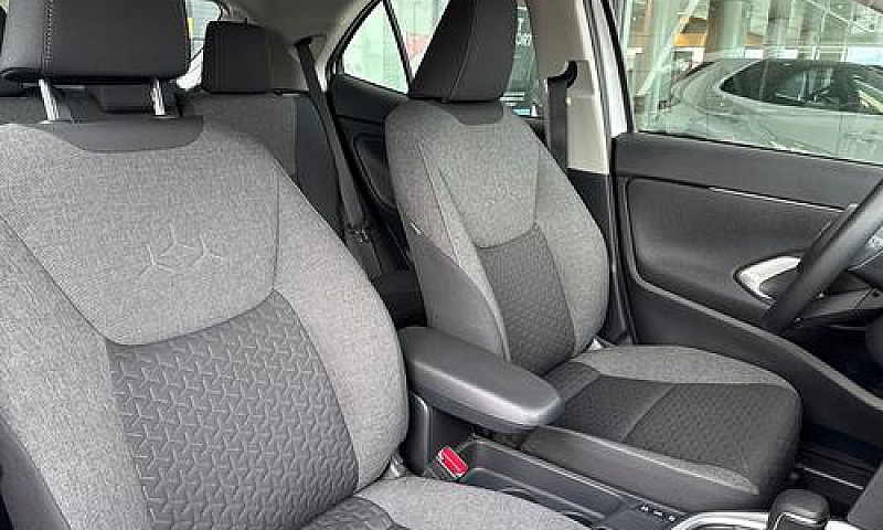 Toyota Yaris Cross 1...