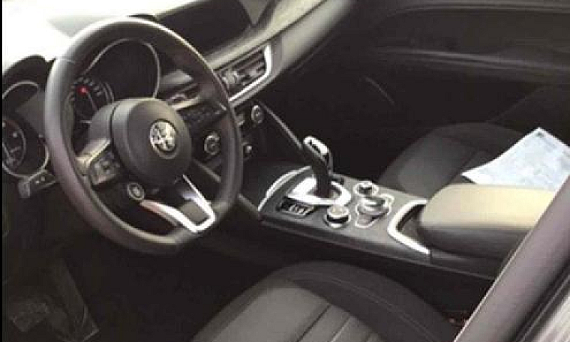 Alfa Romeo Stelvio 2...