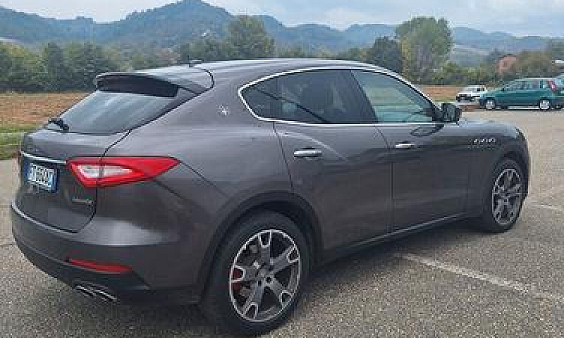 Maserati Levante V6 ...