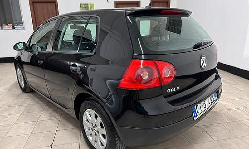 Volkswagen Golf 2005...