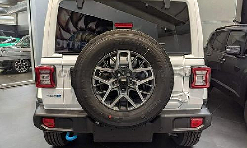 Jeep Wrangler Plug-I...