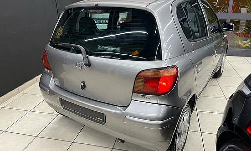 Toyota Yaris 1.0 5 P...