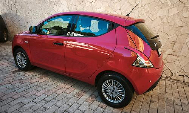 Lancia Ypsilon 1.2 6...