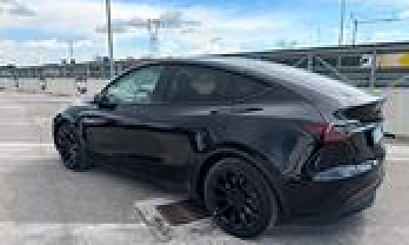 Tesla Model  Y Rwd...