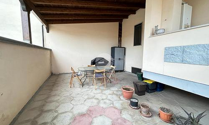 4 Locali A Surbo...