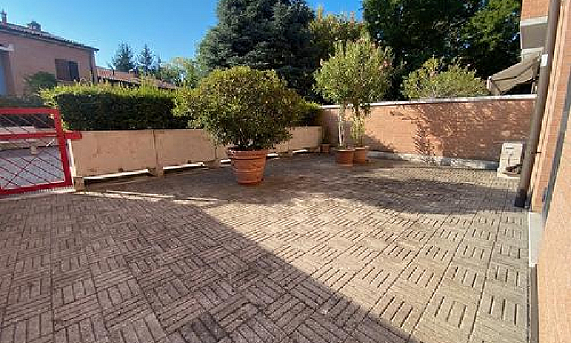 2 Camere Con Giardin...