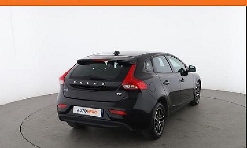 Volvo V40 T2 Plus...