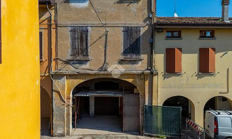 3 Locali A Castelnov...
