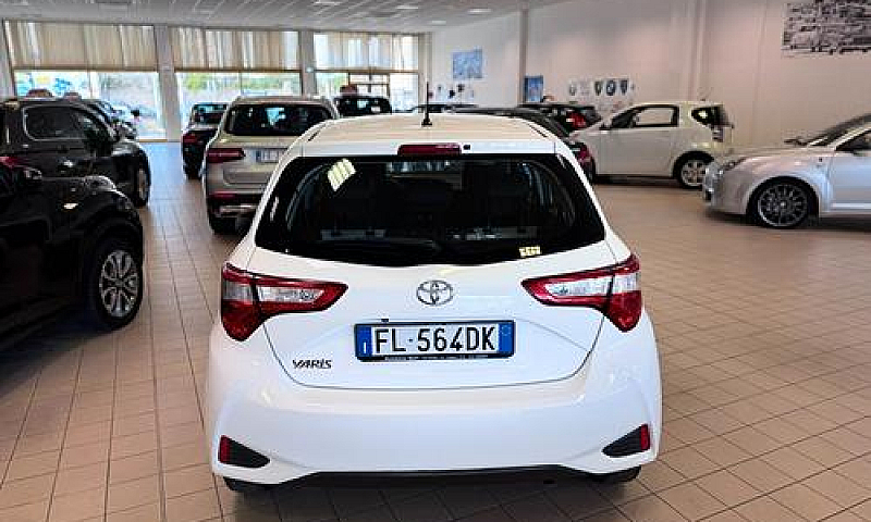 Toyota Yaris 1.0 5 P...
