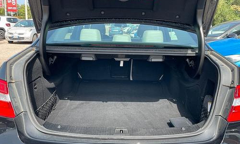 Mercedes-Benz E 220 ...