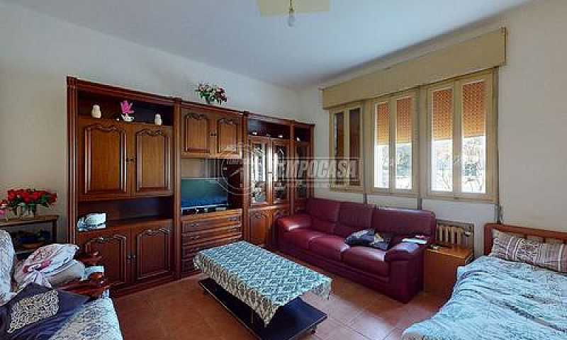 Porzione Di Casa Con...