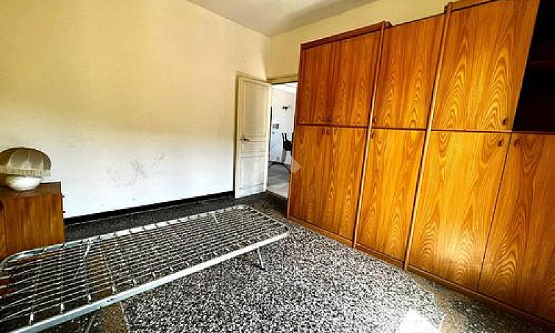 3 Locali A Genova...
