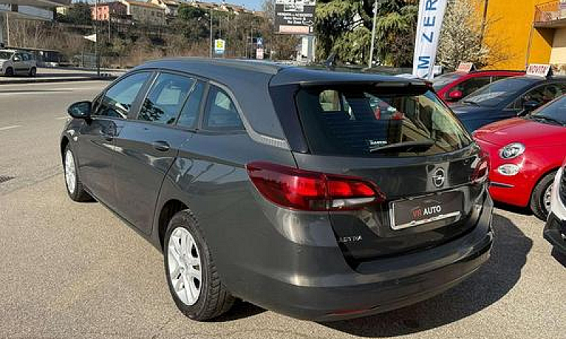 Opel Astra Sports To...