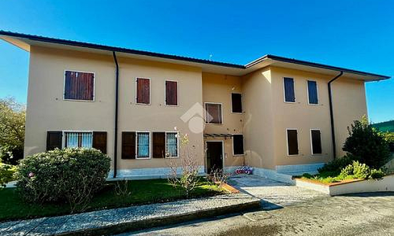 3 Locali A Bardolino...