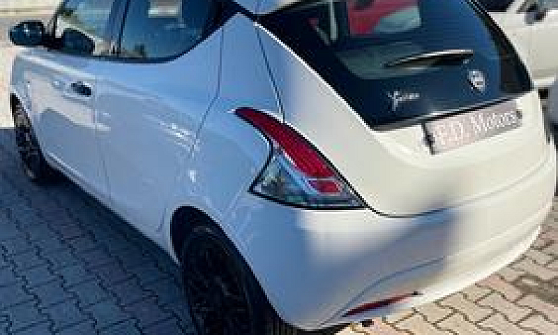 Lancia Ypsilon 1.2 6...