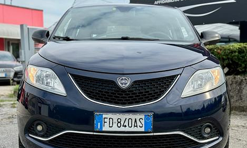 Lancia Ypsilon 1.2 6...