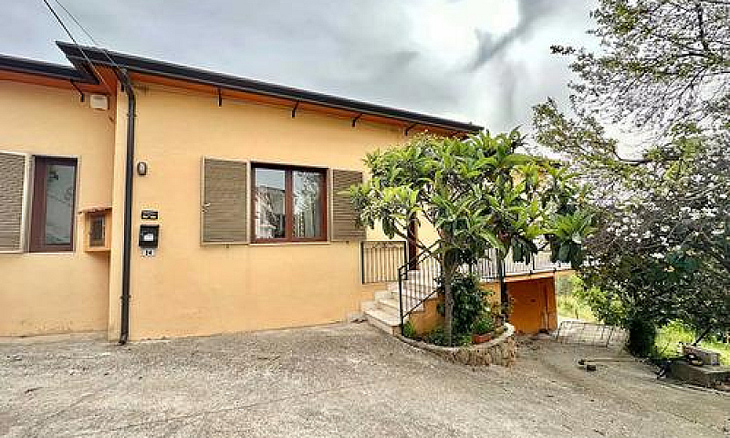 Villa Singola Con Am...