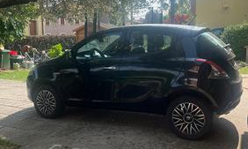 Lancia Ypsilon 3ª Se...