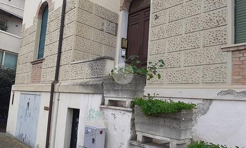 4 Locali A Cosenza...