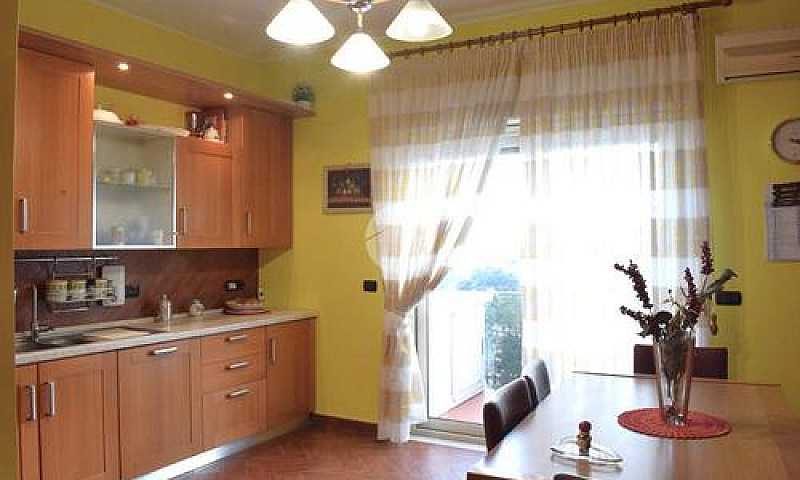 4 Locali A Messina...