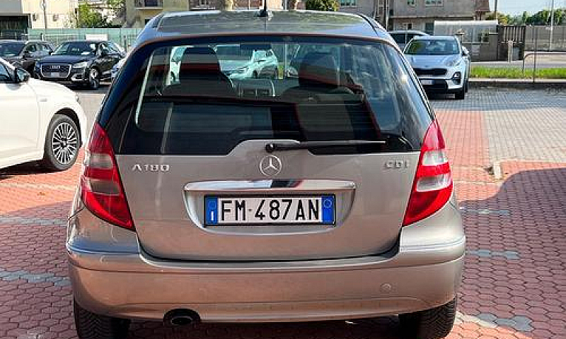 Mercedes-Benz A 180 ...
