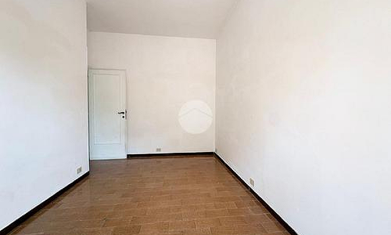 3 Locali A Roma...