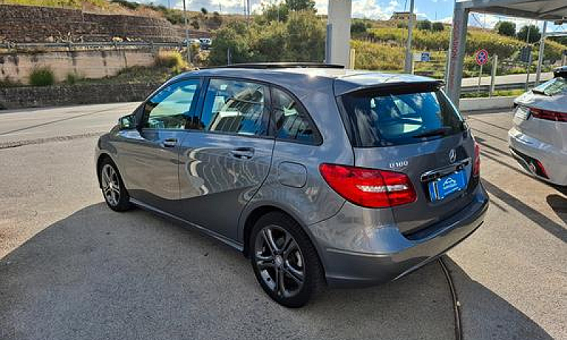 Mercedes-Benz B 180 ...