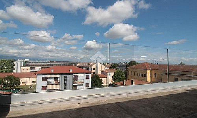 4 Locali A Dueville...