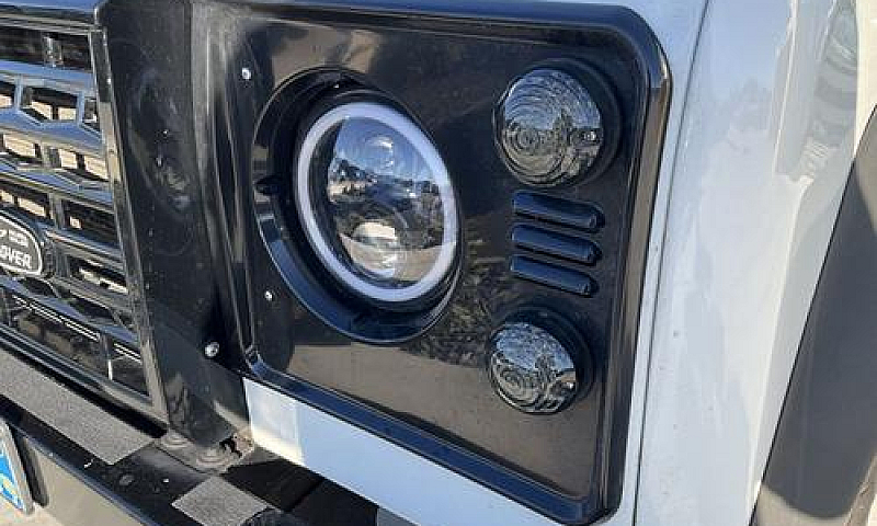 Land Rover Defender ...