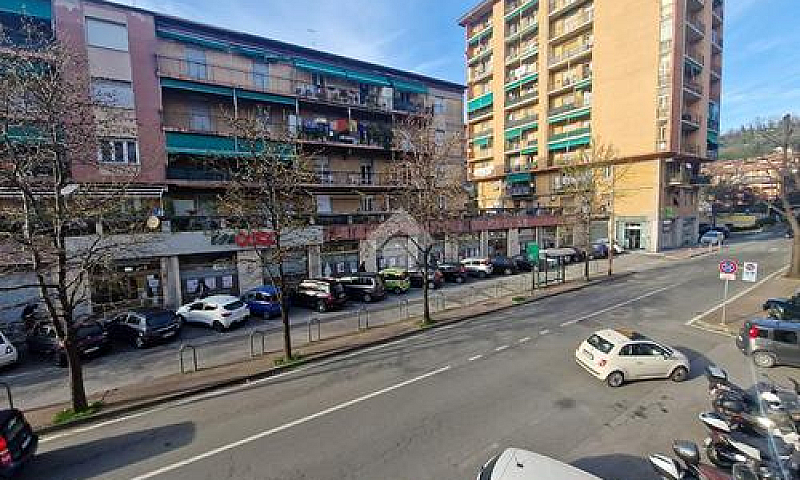 4 Locali A La Spezia...