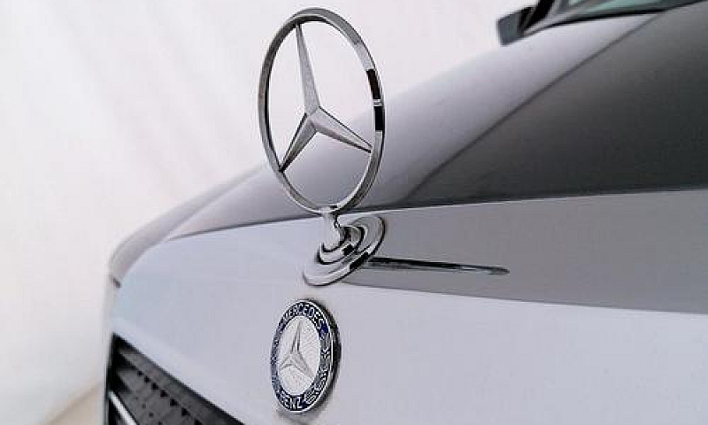 Mercedes-Benz E200 W...