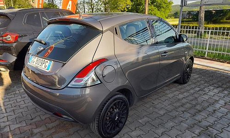 Lancia Ypsilon 3ª Se...
