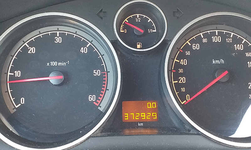 Opel Zafira Tdci 1.9...