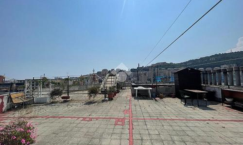 4 Locali A Genova...