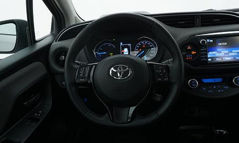 Toyota Yaris Hybrid ...