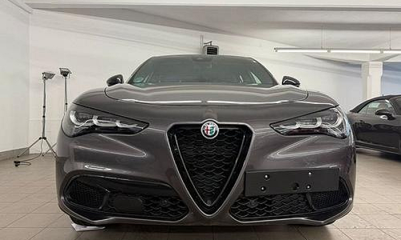 Alfa Romeo Stelvio 2...