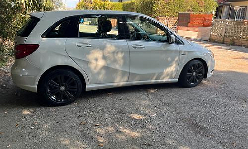 Mercedes-Benz B 180 ...