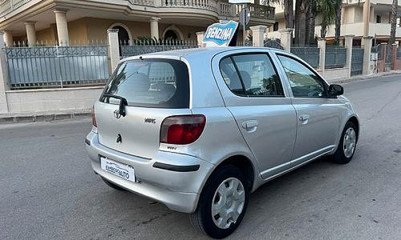 Toyota Yaris 1.0 Ben...