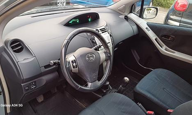 Toyota Yaris 1.0 5 P...