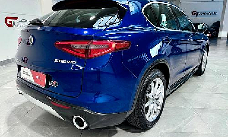 Alfa Romeo Stelvio 2...