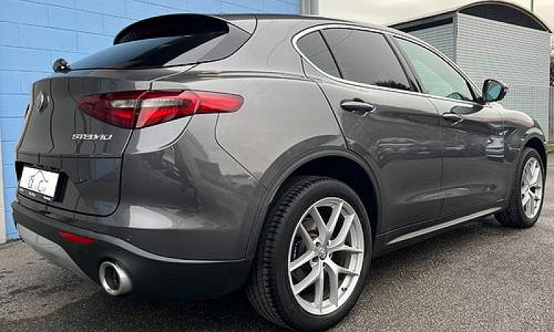 Alfa Romeo Stelvio 2...