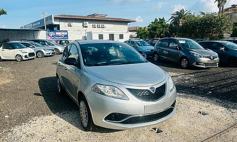 Lancia Ypsilon 1.2 6...
