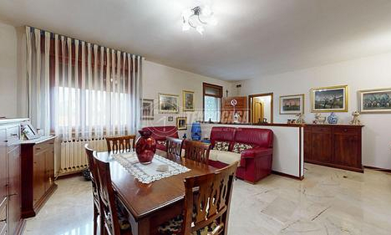 Porzione Di Casa Con...