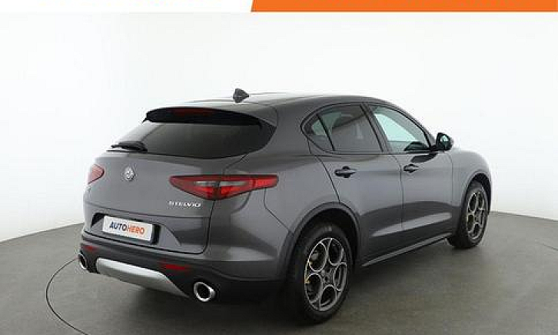 Alfa Romeo Stelvio C...