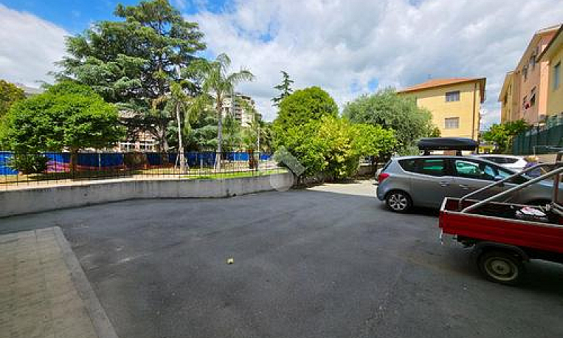 2 Locali A Taggia...