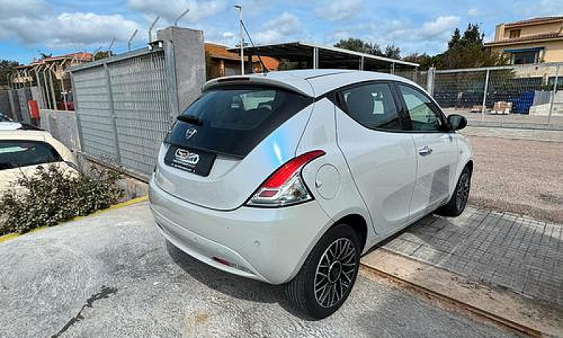 Lancia Ypsilon Gold ...
