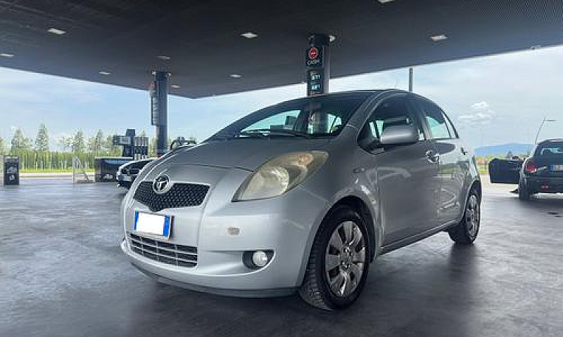 Toyota Yaris 2006 1....