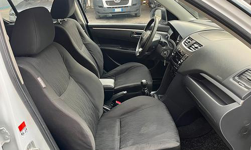 Suzuki Swift 2011 1....